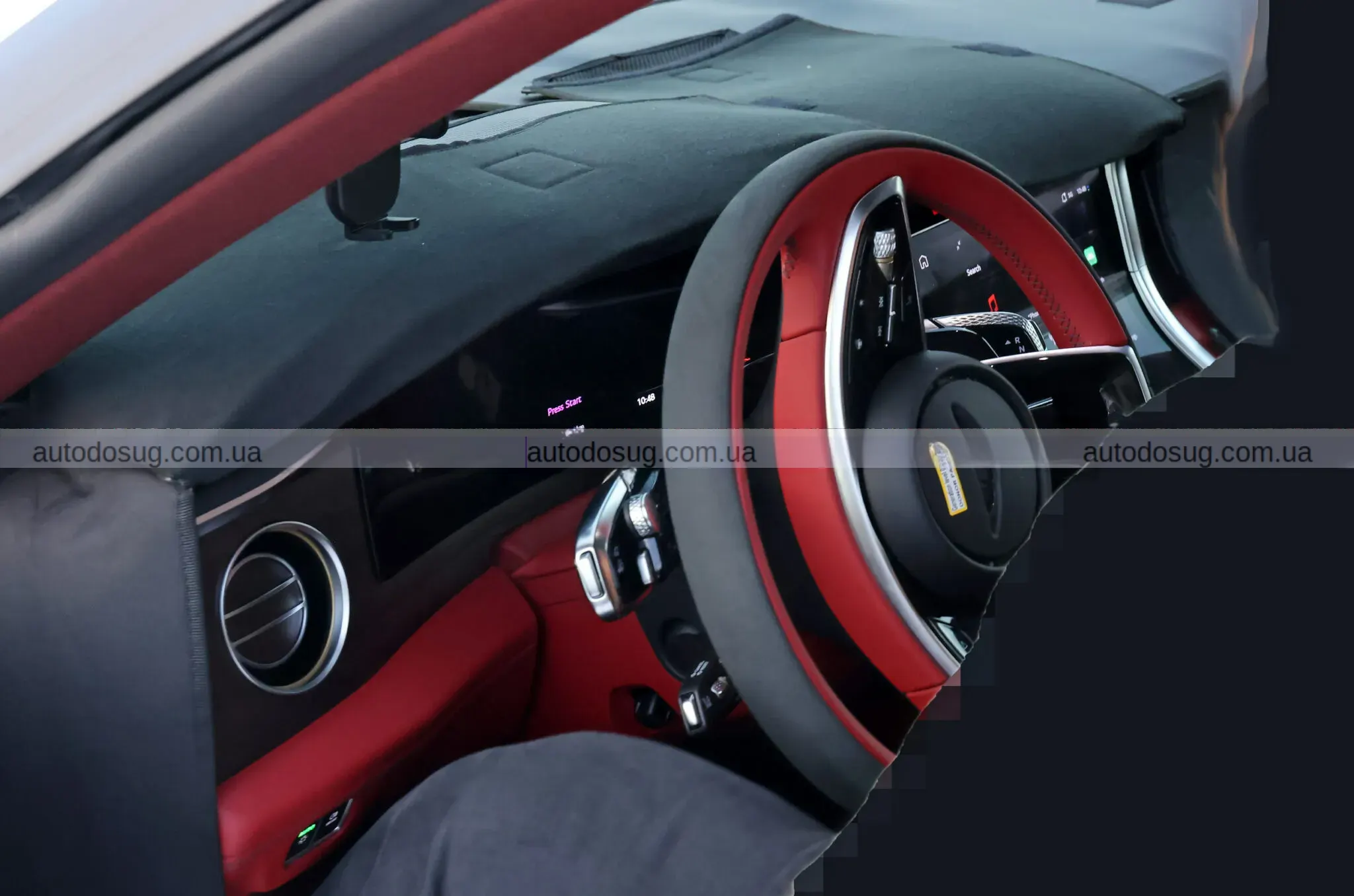 Салон Bentley здивував вигнутими екранами