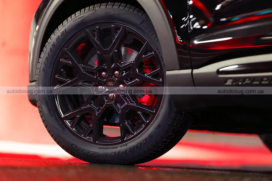 Темний пакет зробив Ford Explorer ST виразнішим