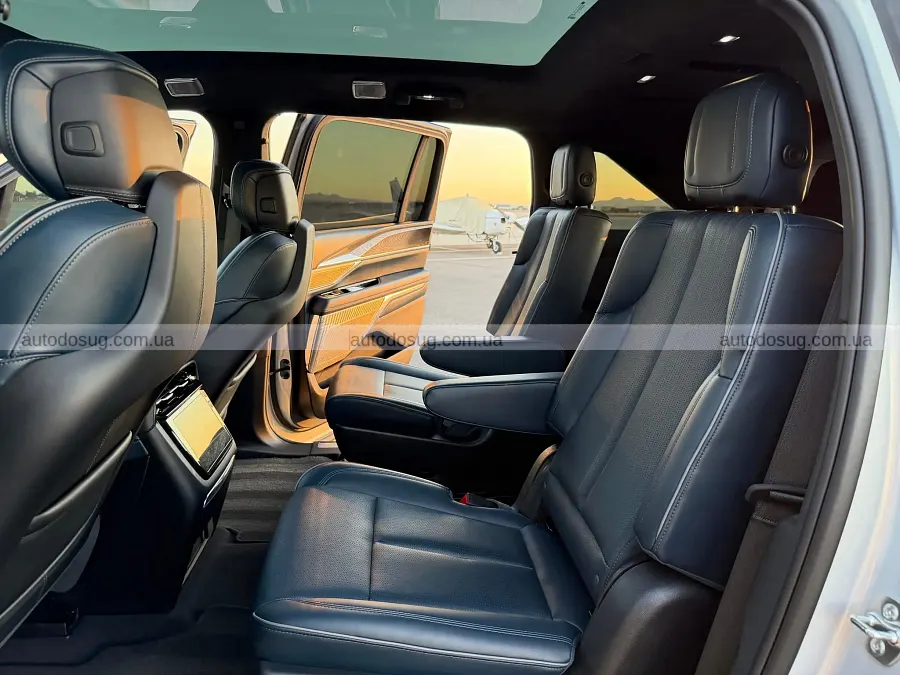 Cadillac Escalade IQ подешевшав на $47 тисяч за рік