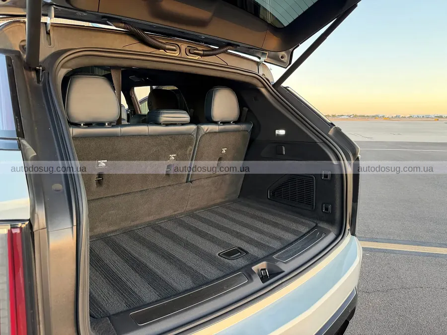Cadillac Escalade IQ подешевшав на $47 тисяч за рік