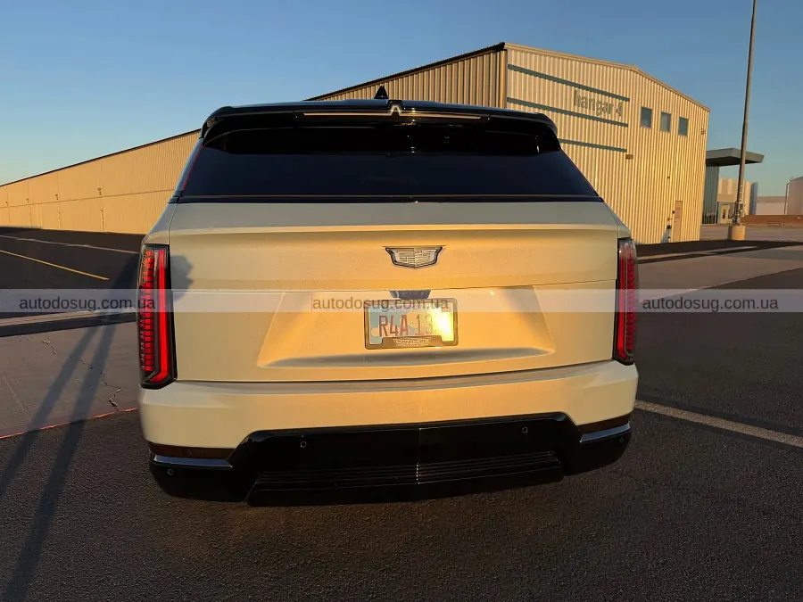 Cadillac Escalade IQ подешевшав на $47 тисяч за рік