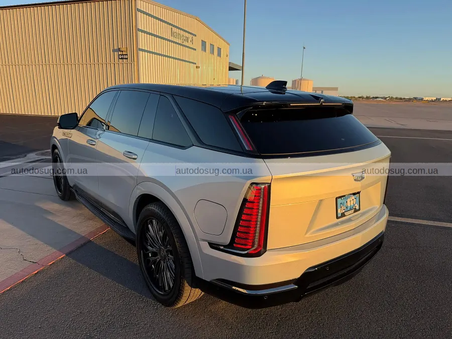 Cadillac Escalade IQ подешевшав на $47 тисяч за рік