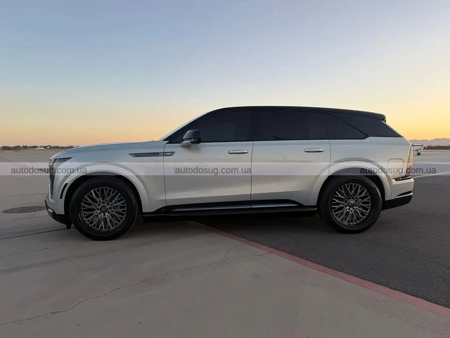 Cadillac Escalade IQ подешевшав на $47 тисяч за рік