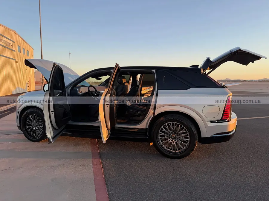 Cadillac Escalade IQ подешевшав на $47 тисяч за рік