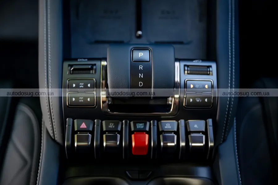 Denza Bao 5 приїхав у Британію з ціною Defender