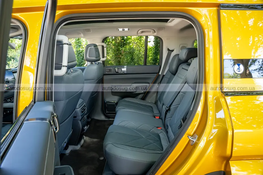 Denza Bao 5 приїхав у Британію з ціною Defender