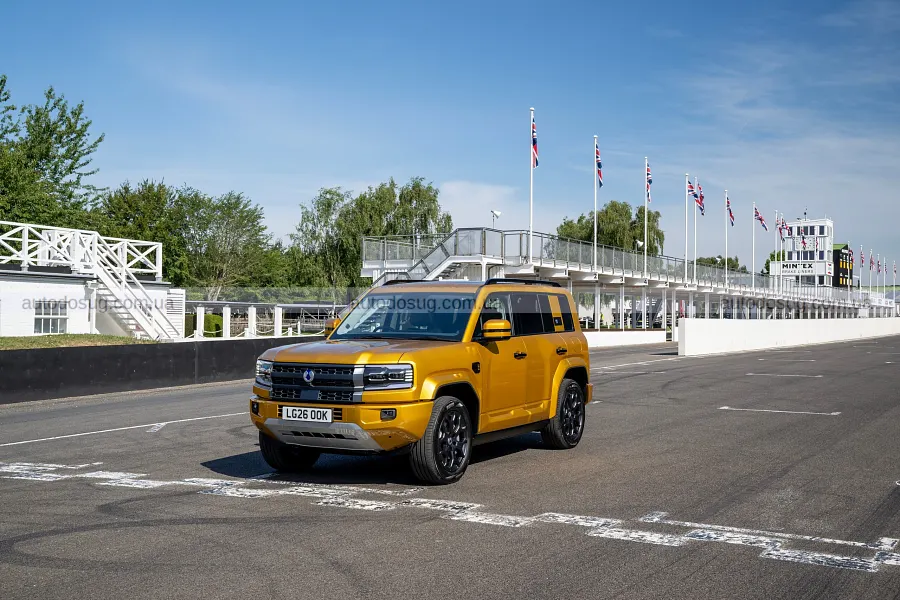 Denza Bao 5 приїхав у Британію з ціною Defender