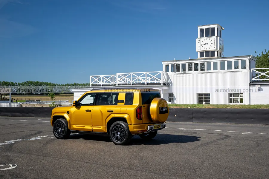 Denza Bao 5 приїхав у Британію з ціною Defender