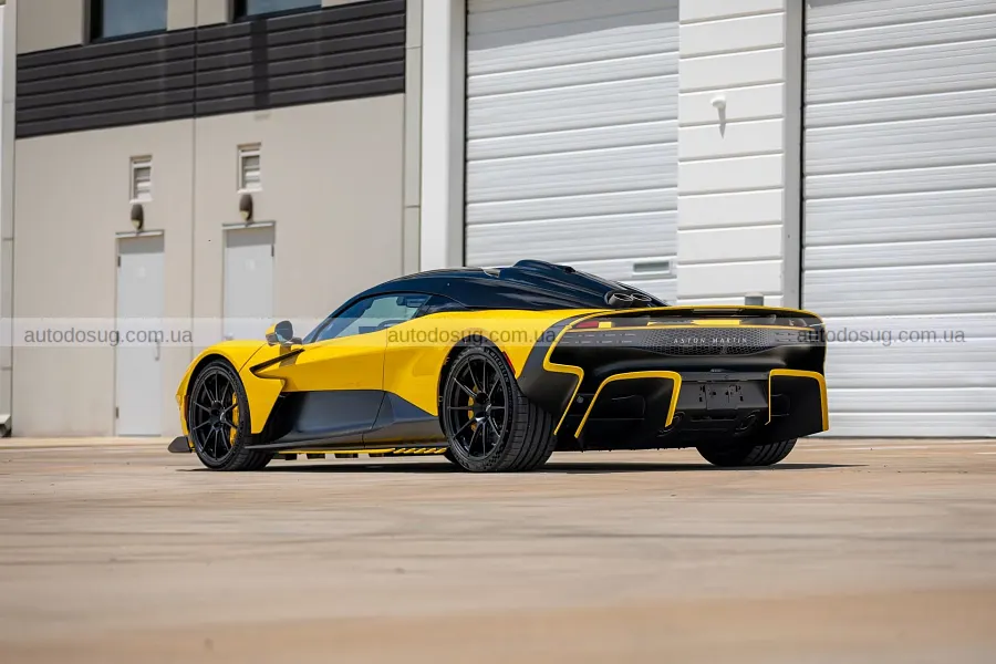 Два майже нові Aston Martin Valhalla продадуть у США