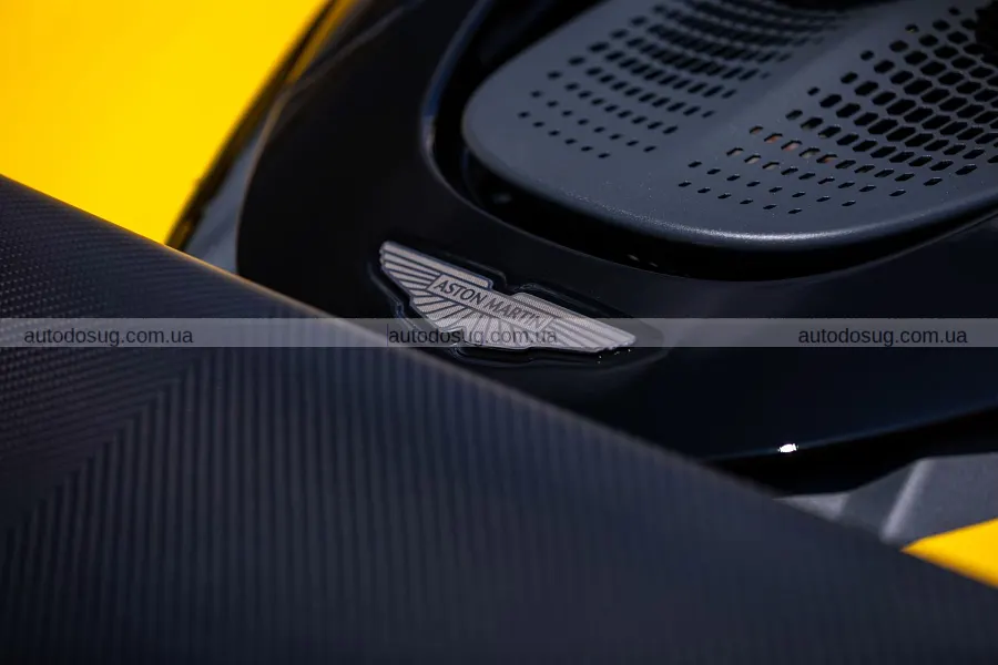 Два майже нові Aston Martin Valhalla продадуть у США