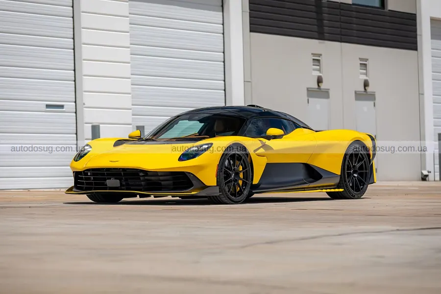 Два майже нові Aston Martin Valhalla продадуть у США
