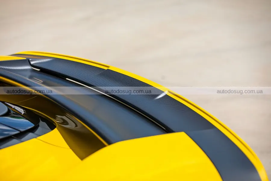 Два майже нові Aston Martin Valhalla продадуть у США