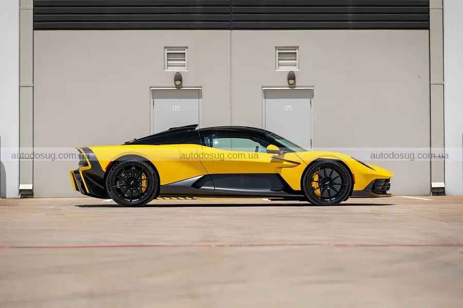 Два майже нові Aston Martin Valhalla продадуть у США