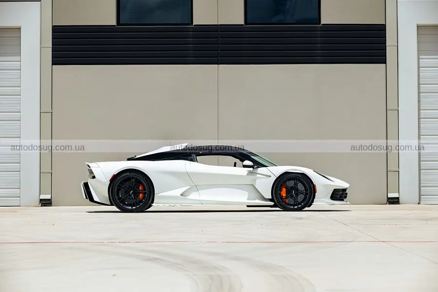 Два майже нові Aston Martin Valhalla продадуть у США
