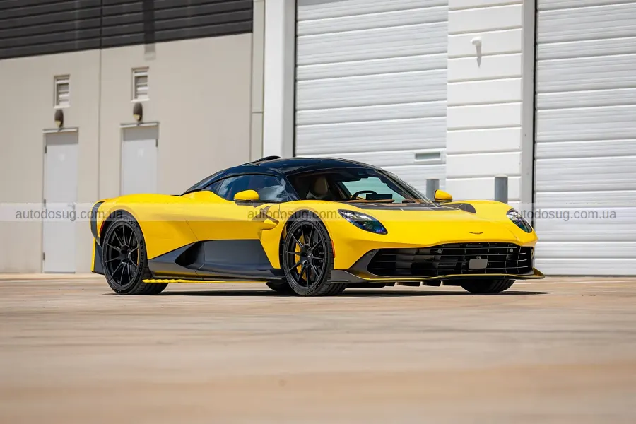 Два майже нові Aston Martin Valhalla продадуть у США