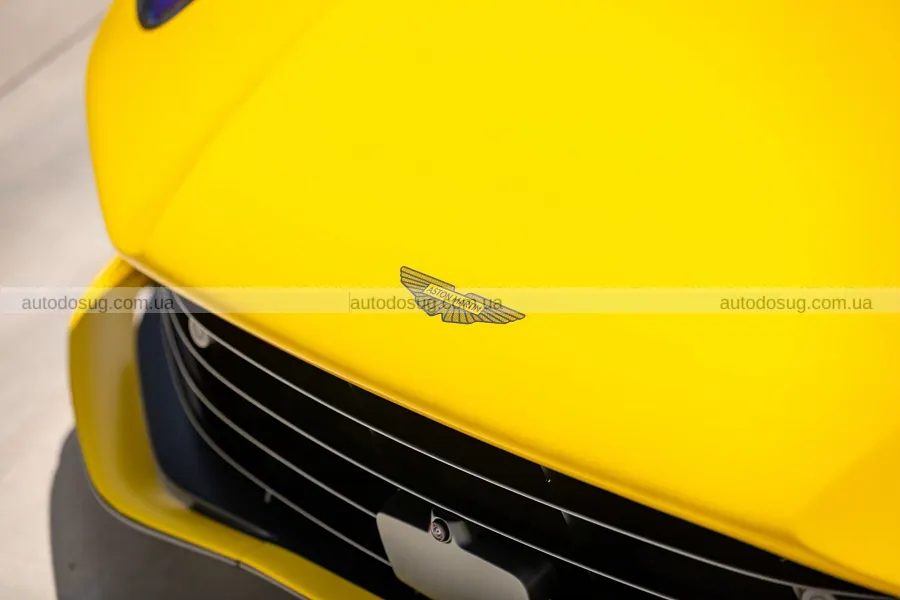 Два майже нові Aston Martin Valhalla продадуть у США
