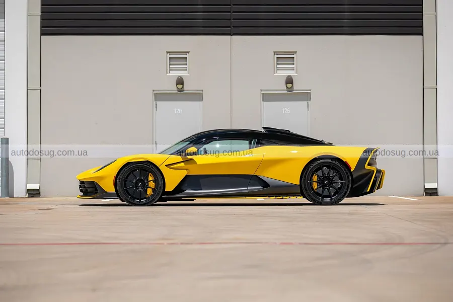 Два майже нові Aston Martin Valhalla продадуть у США