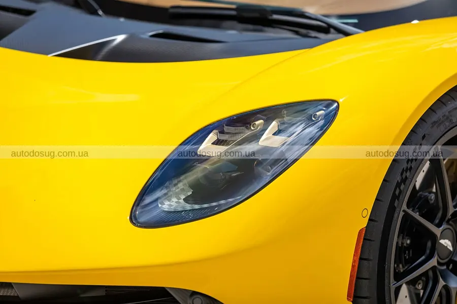 Два майже нові Aston Martin Valhalla продадуть у США