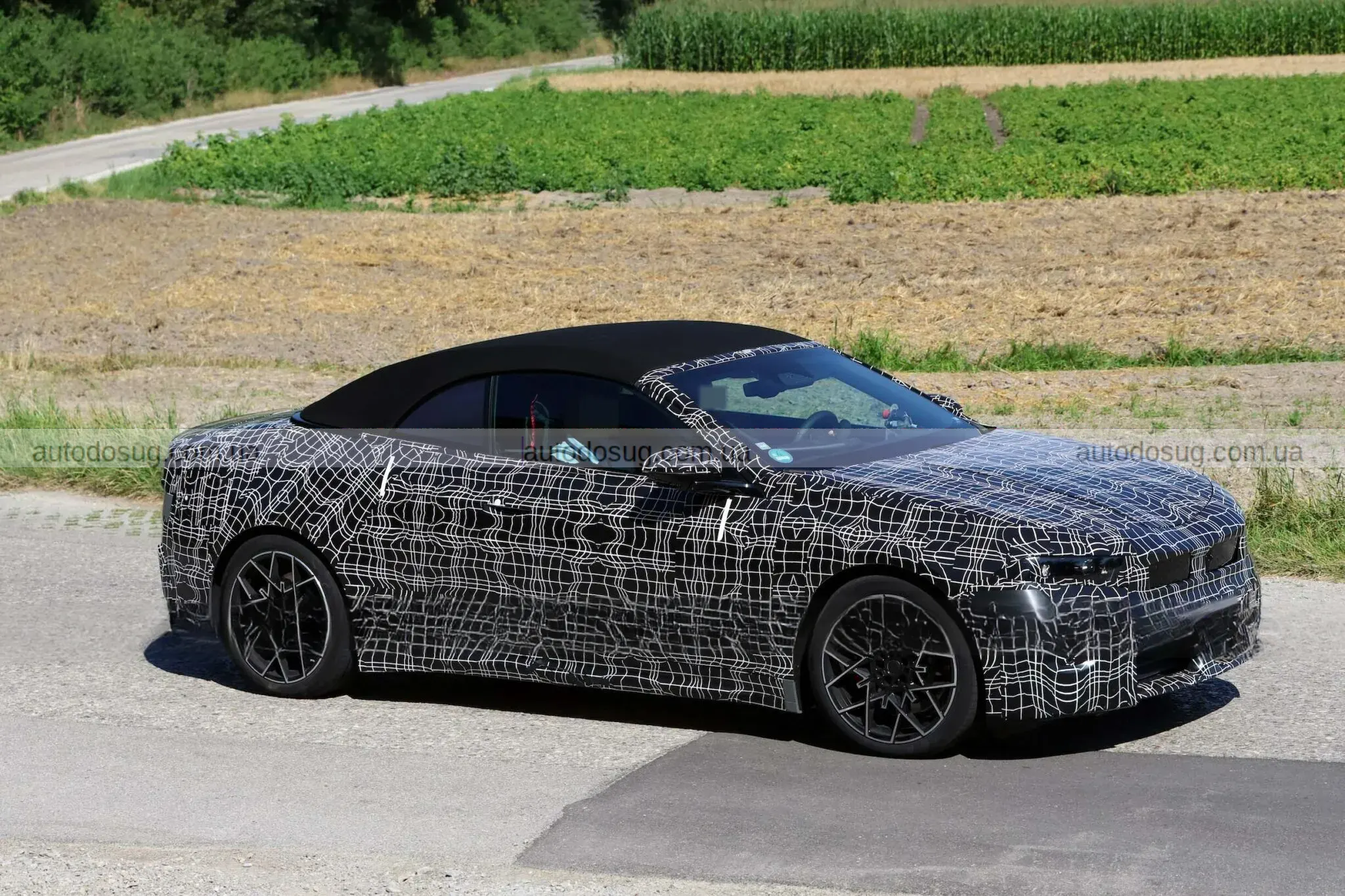 Електричний кабріолет BMW i4 вийшов на тести