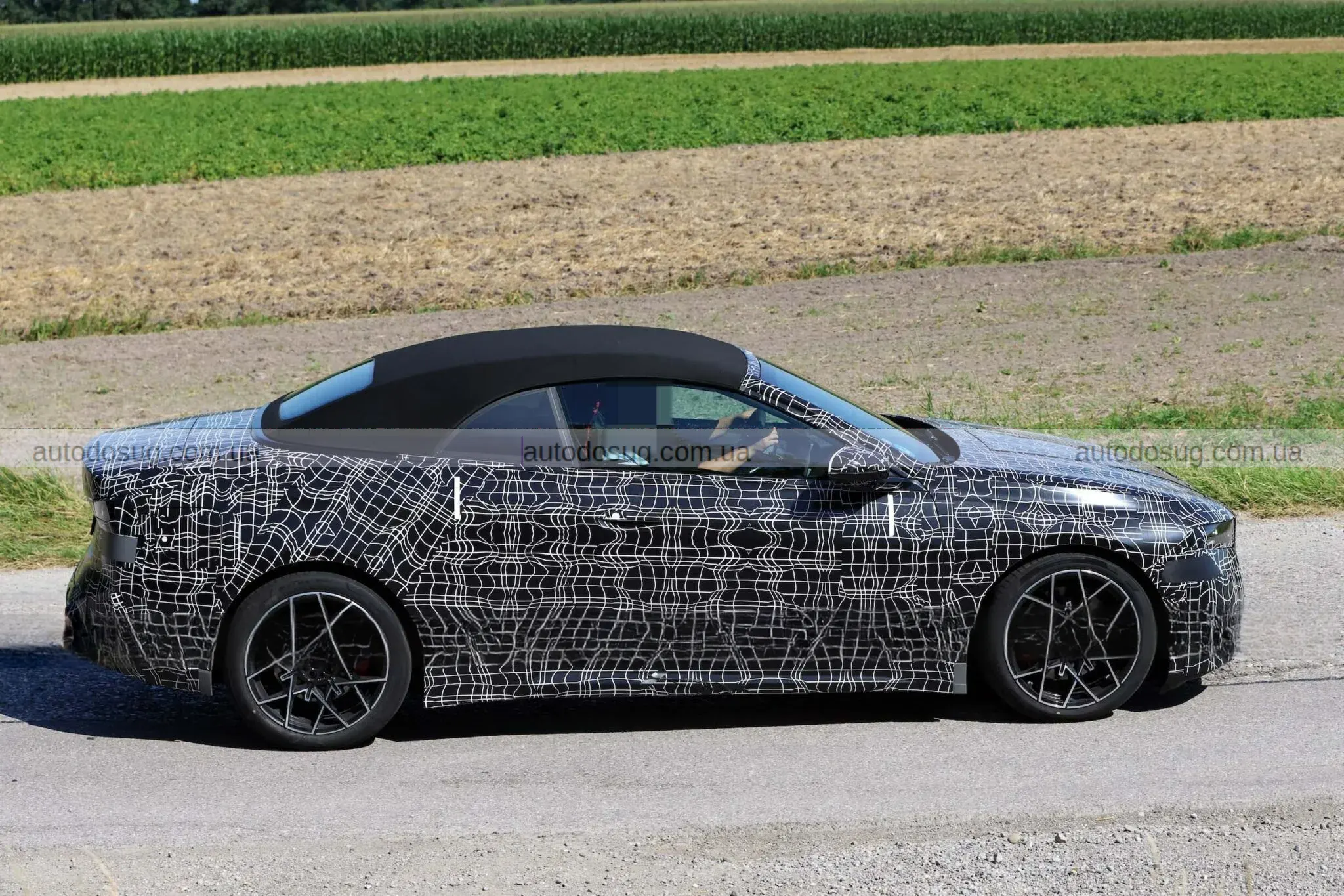 Електричний кабріолет BMW i4 вийшов на тести