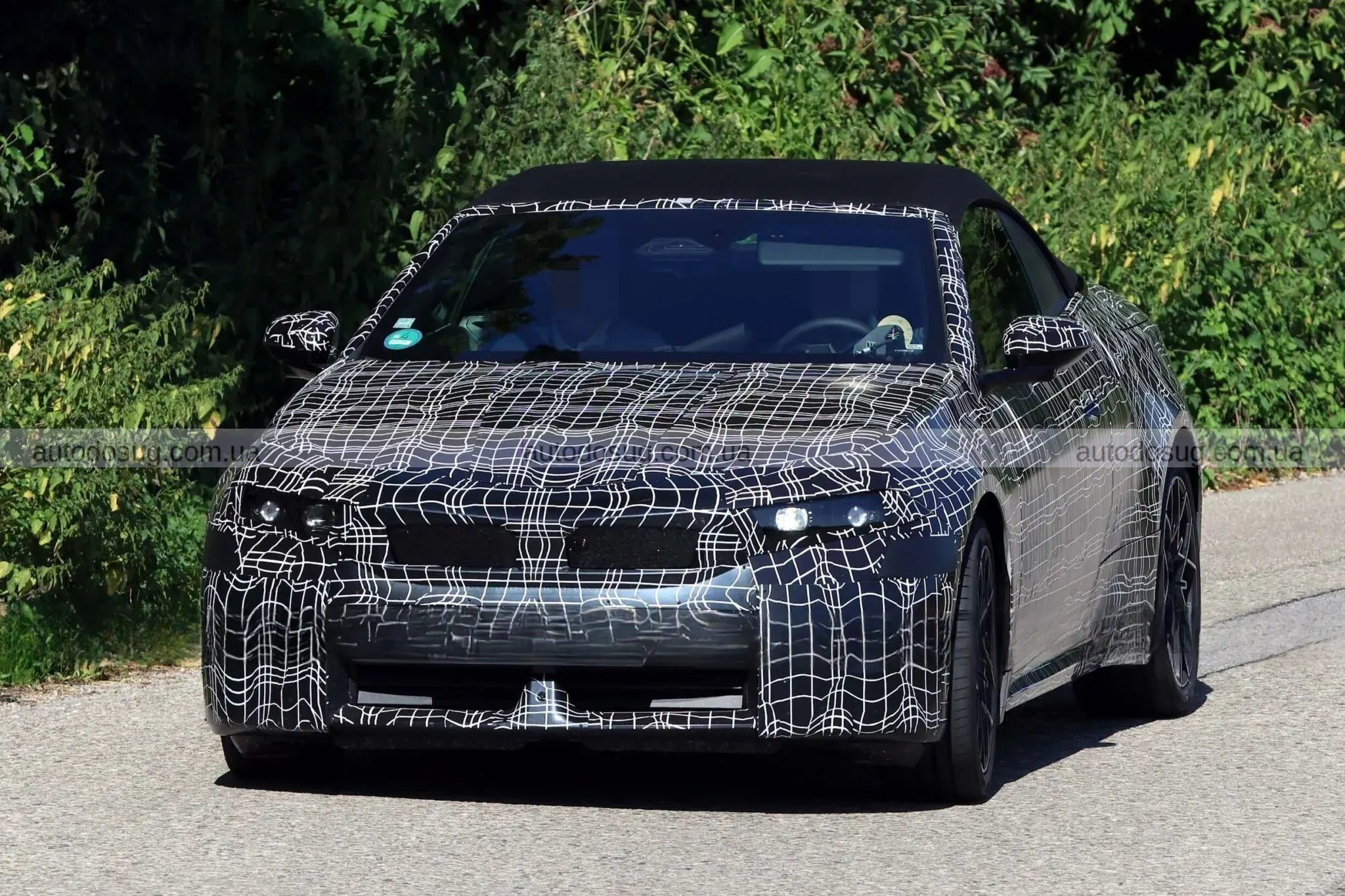 Електричний кабріолет BMW i4 вийшов на тести