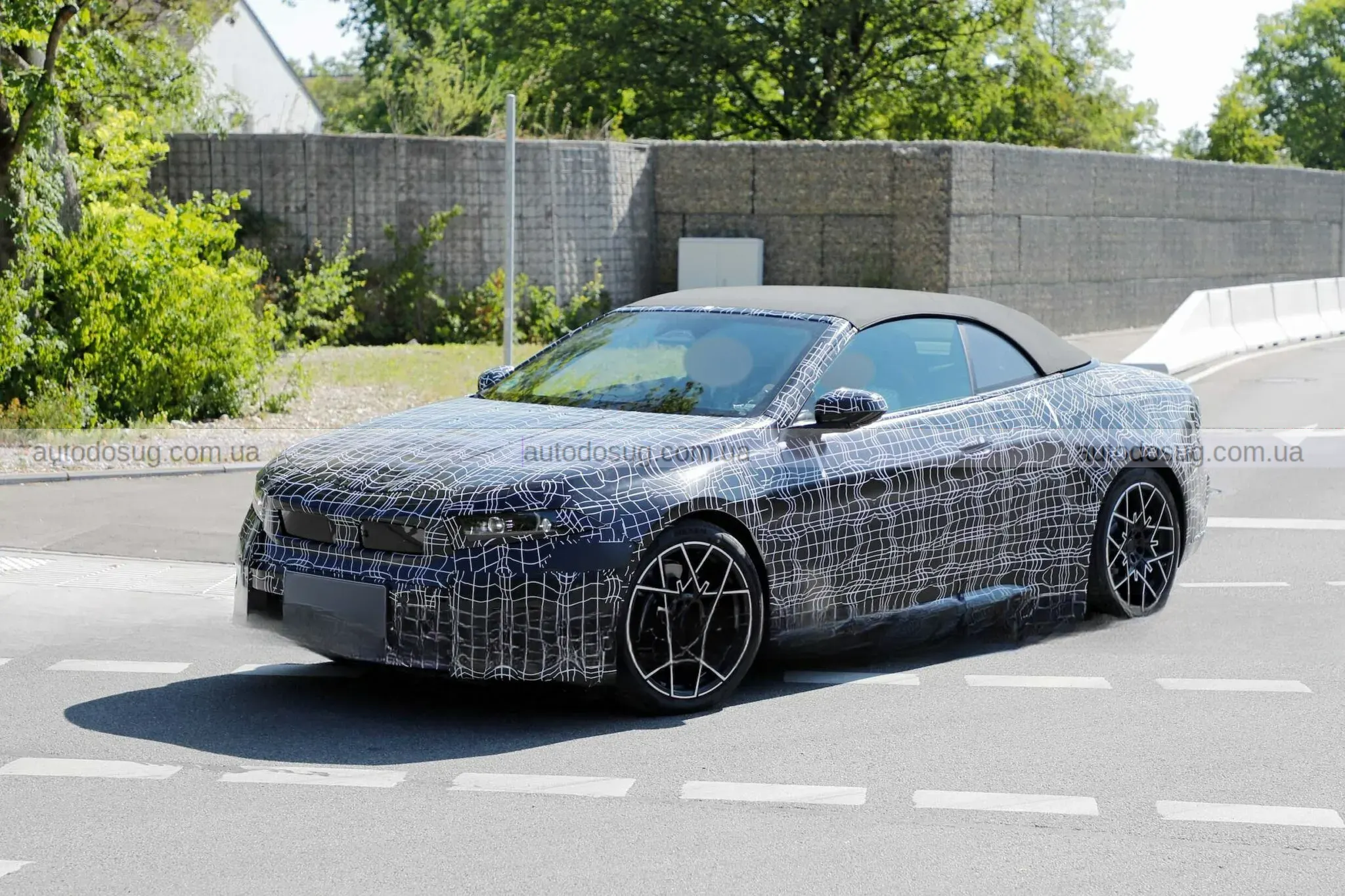Електричний кабріолет BMW i4 вийшов на тести
