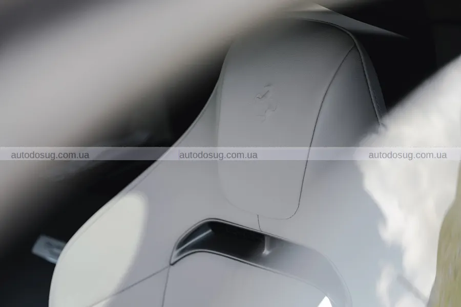 Ferrari повернула три педалі у 12Cilindri