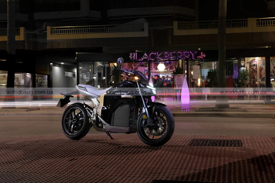 Honda привезла WN7 до Європи і підтиснула LiveWire