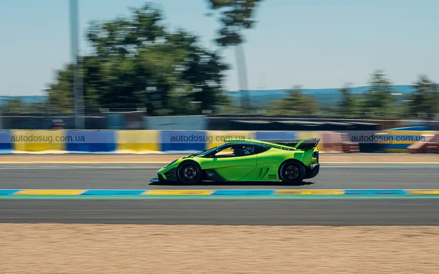 Le Mans GTR виїхав на трасу в Ле-Мані