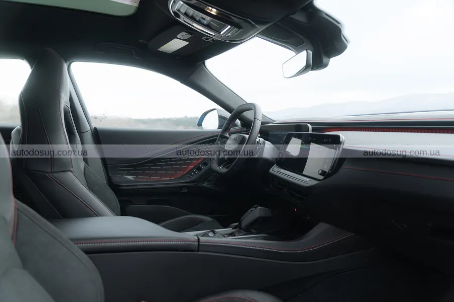 Mazda CX-90 випередив Charger R/T у топ-швидкості