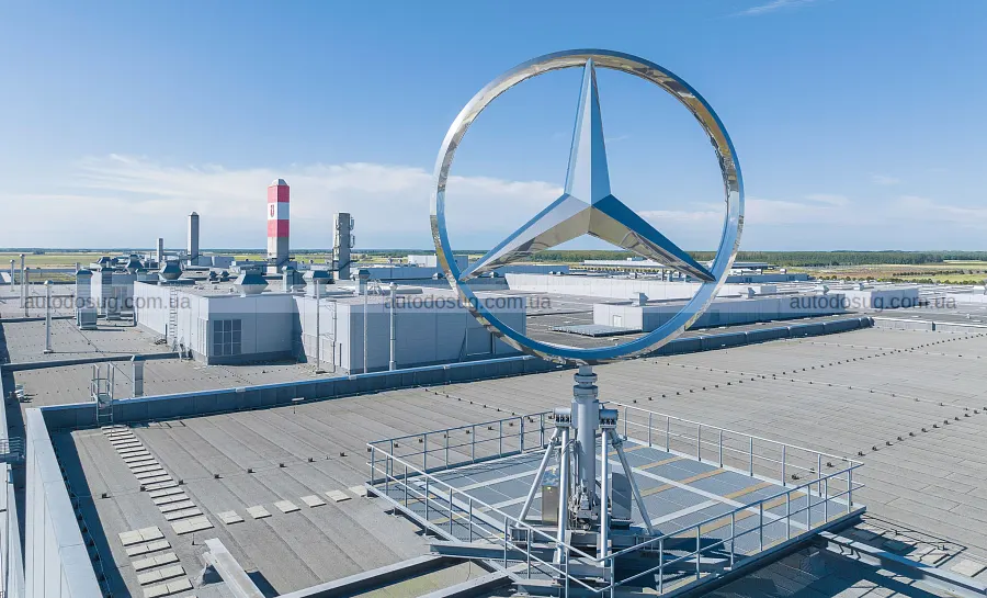 Mercedes зміщує виробництво до дешевшої Угорщини