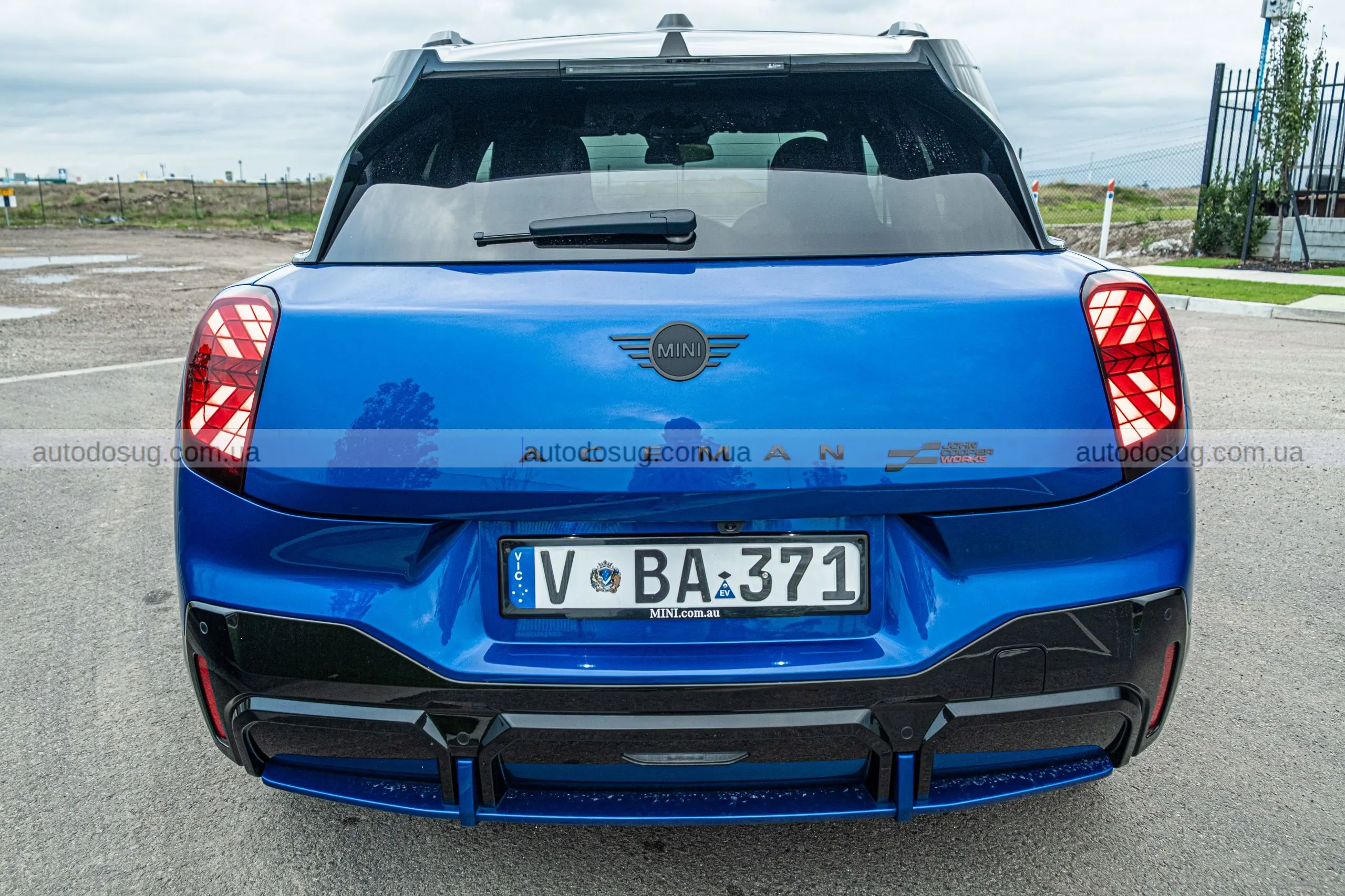 Mini Aceman JCW e дивує розгоном, але трясе