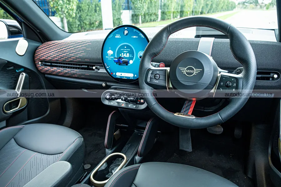 Mini Aceman JCW e дивує розгоном, але трясе