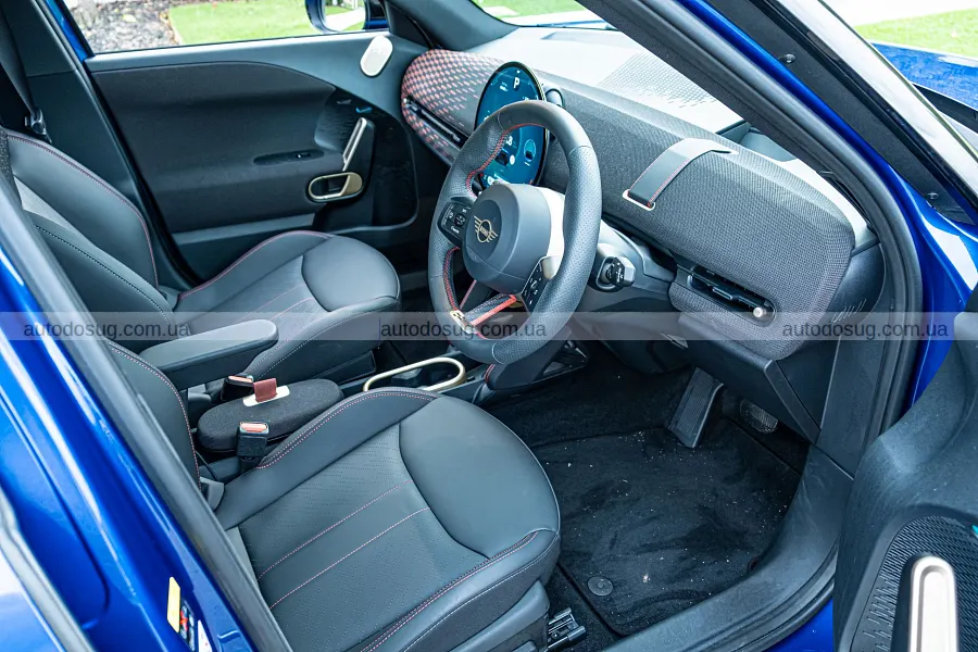 Mini Aceman JCW e дивує розгоном, але трясе