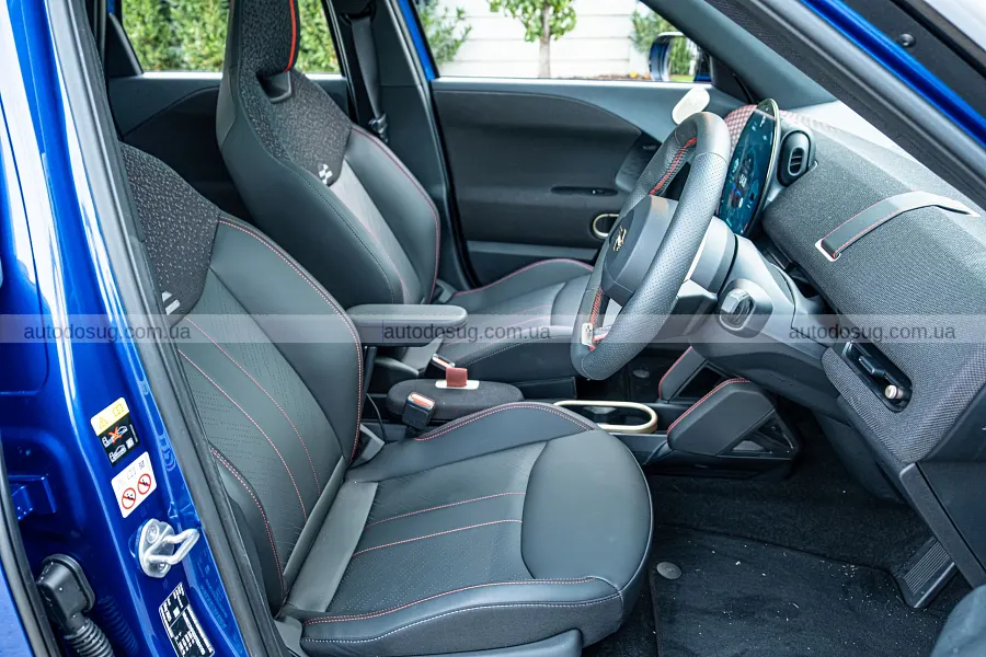 Mini Aceman JCW e дивує розгоном, але трясе