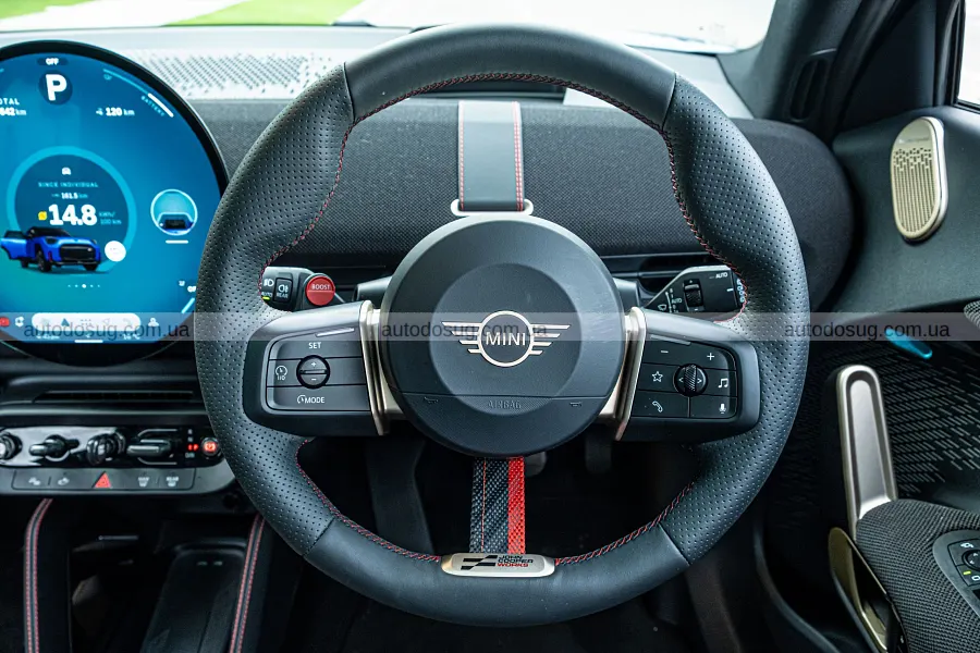 Mini Aceman JCW e дивує розгоном, але трясе
