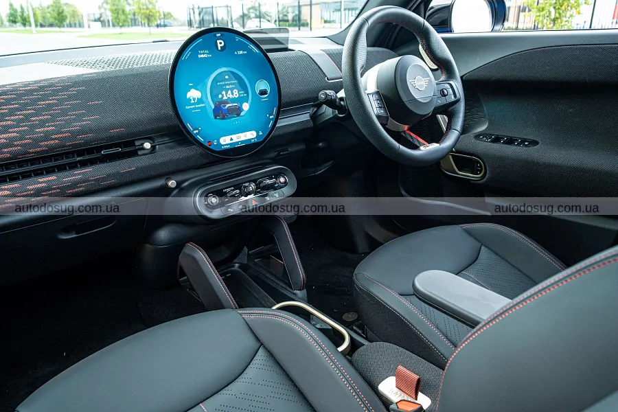 Mini Aceman JCW e дивує розгоном, але трясе