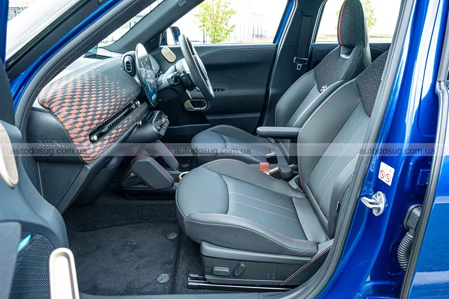Mini Aceman JCW e дивує розгоном, але трясе