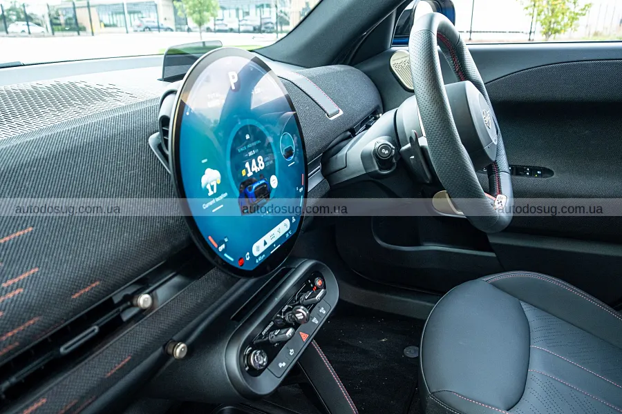 Mini Aceman JCW e дивує розгоном, але трясе