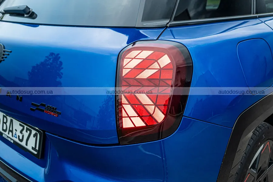Mini Aceman JCW e дивує розгоном, але трясе