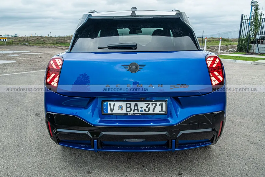 Mini Aceman JCW e дивує розгоном, але трясе