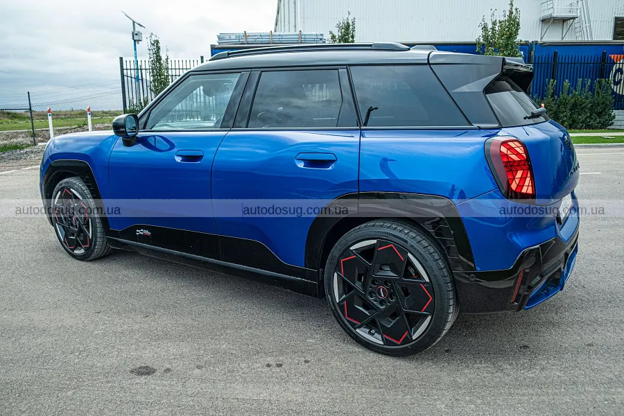 Mini Aceman JCW e дивує розгоном, але трясе