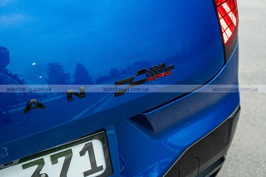 Mini Aceman JCW e дивує розгоном, але трясе