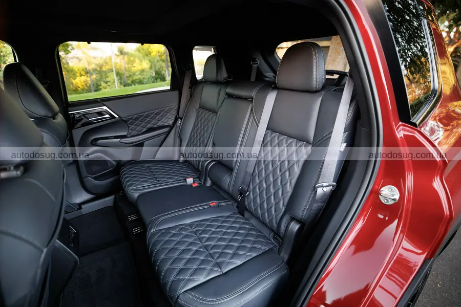 Nissan знімає Altima і готує новий Rogue