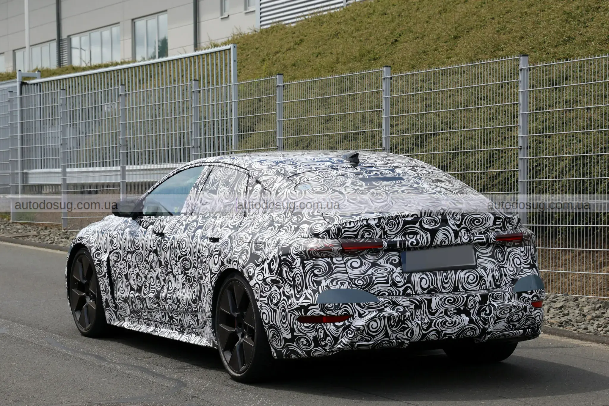 Новий Audi S6 e-tron знову виїхав на тести