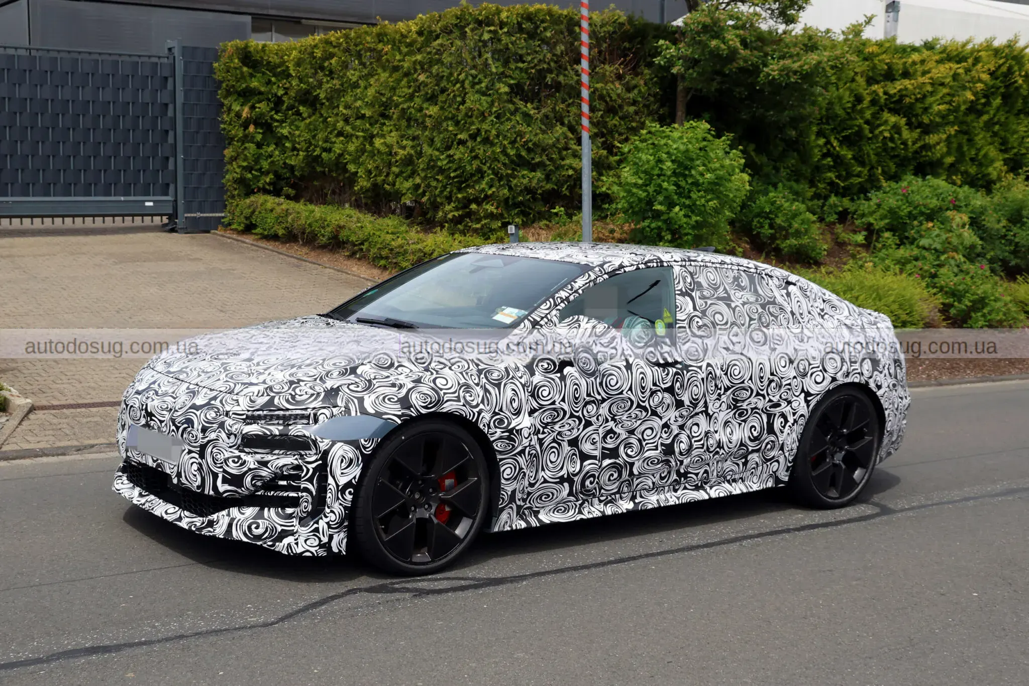 Новий Audi S6 e-tron знову виїхав на тести
