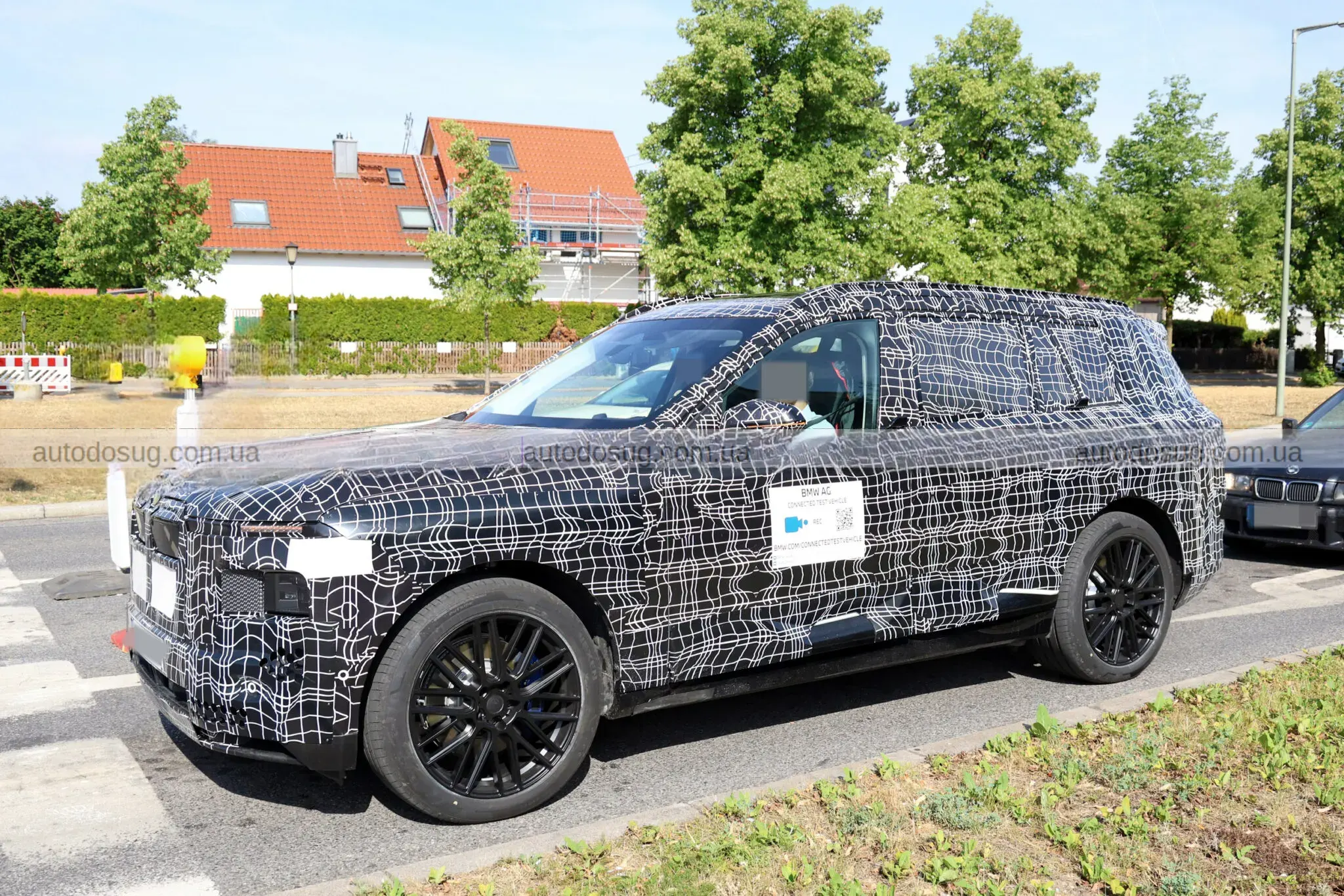 Новий BMW iX7 показав гігантський дисплей