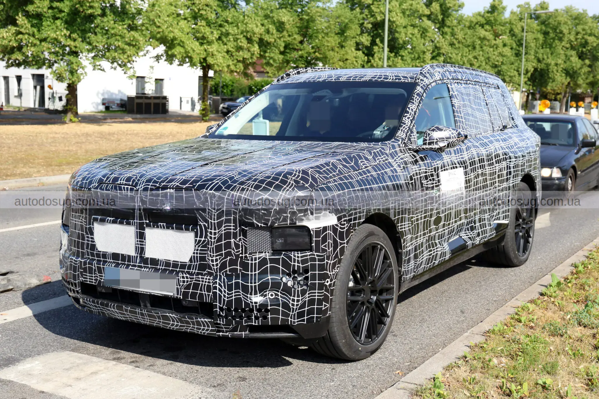Новий BMW iX7 показав гігантський дисплей
