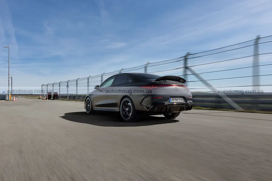 Новий Mercedes-AMG CLA 45 EV видав 671 к.с.