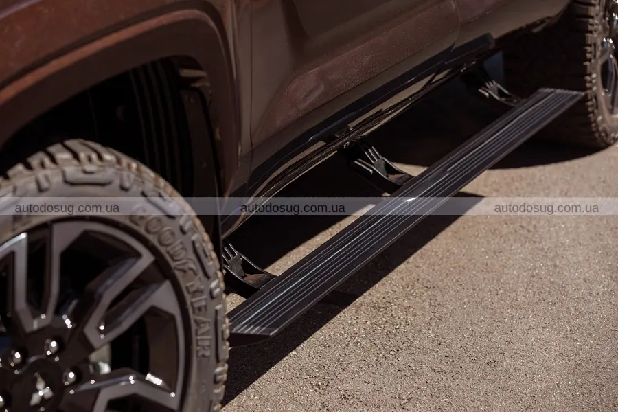 Новий Mitsubishi Triton BF///MS отримав темний стиль
